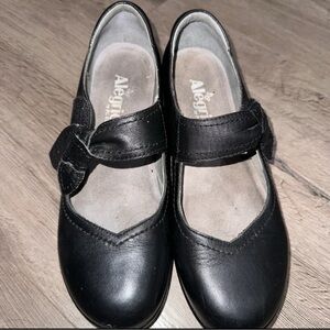 Alegria Women’s Size 7.5 38 Mary Jane Velcro Shoes